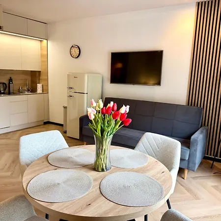Lola 5 Apartment