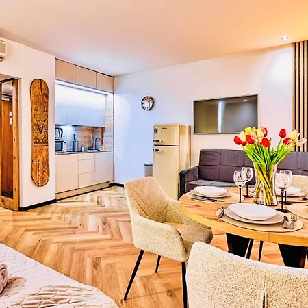 Lola 5 * 스클라르스카포렘바