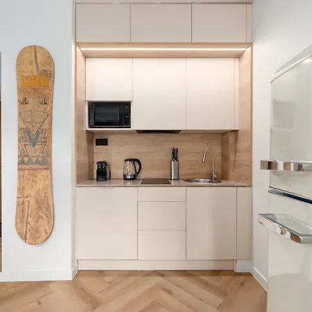 Lola 5 * 스클라르스카포렘바