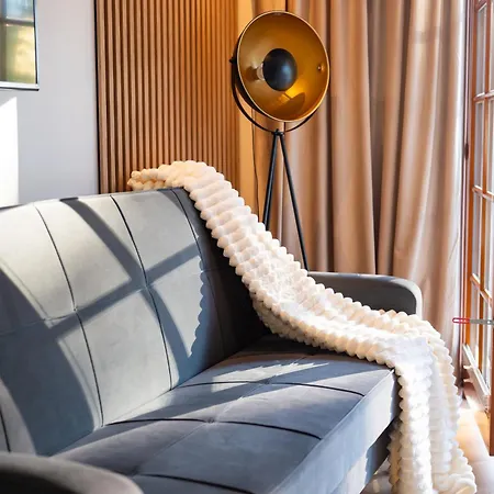 Lola 5 * 스클라르스카포렘바